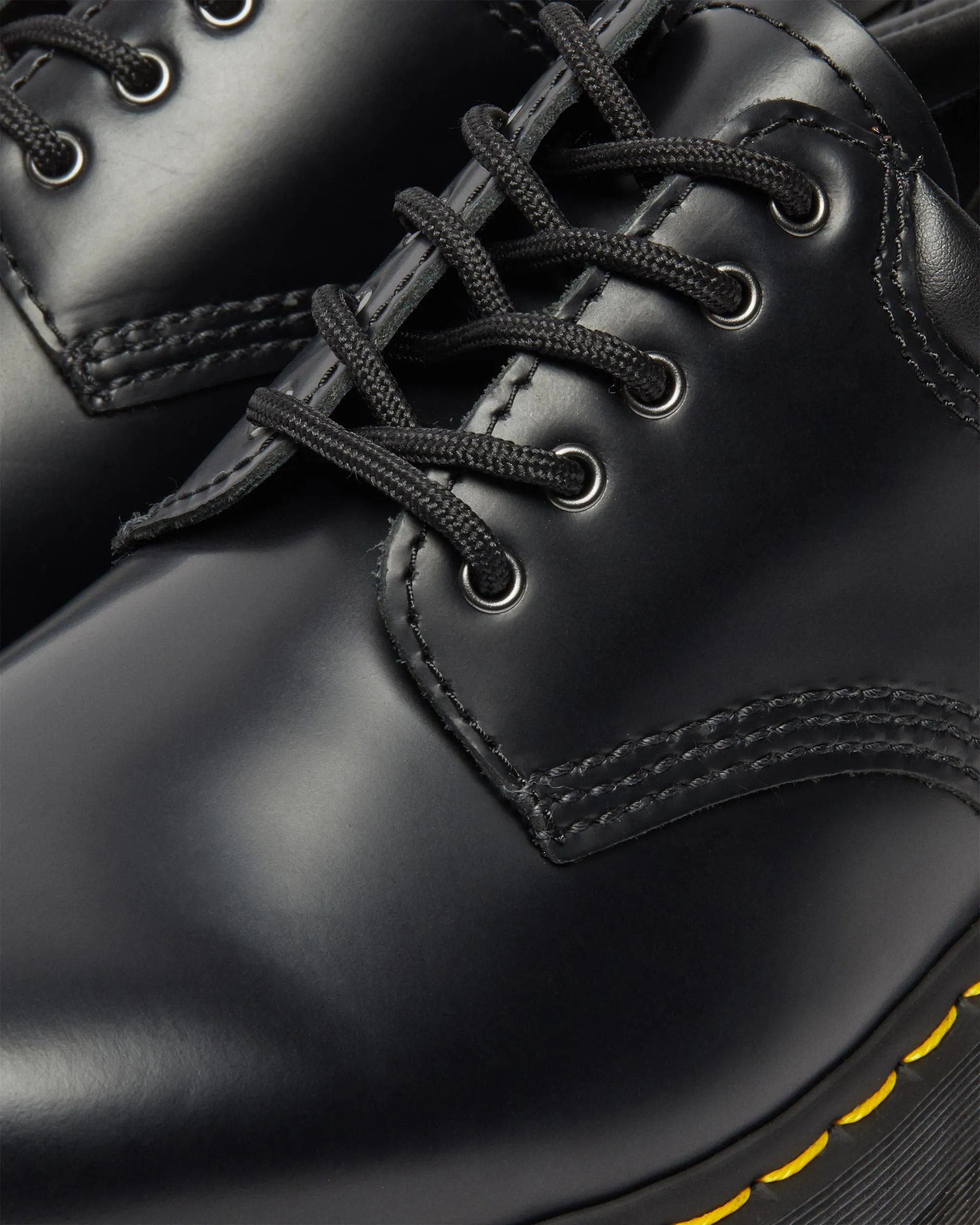 8053 Casual leather platform shoes Dr. Martens