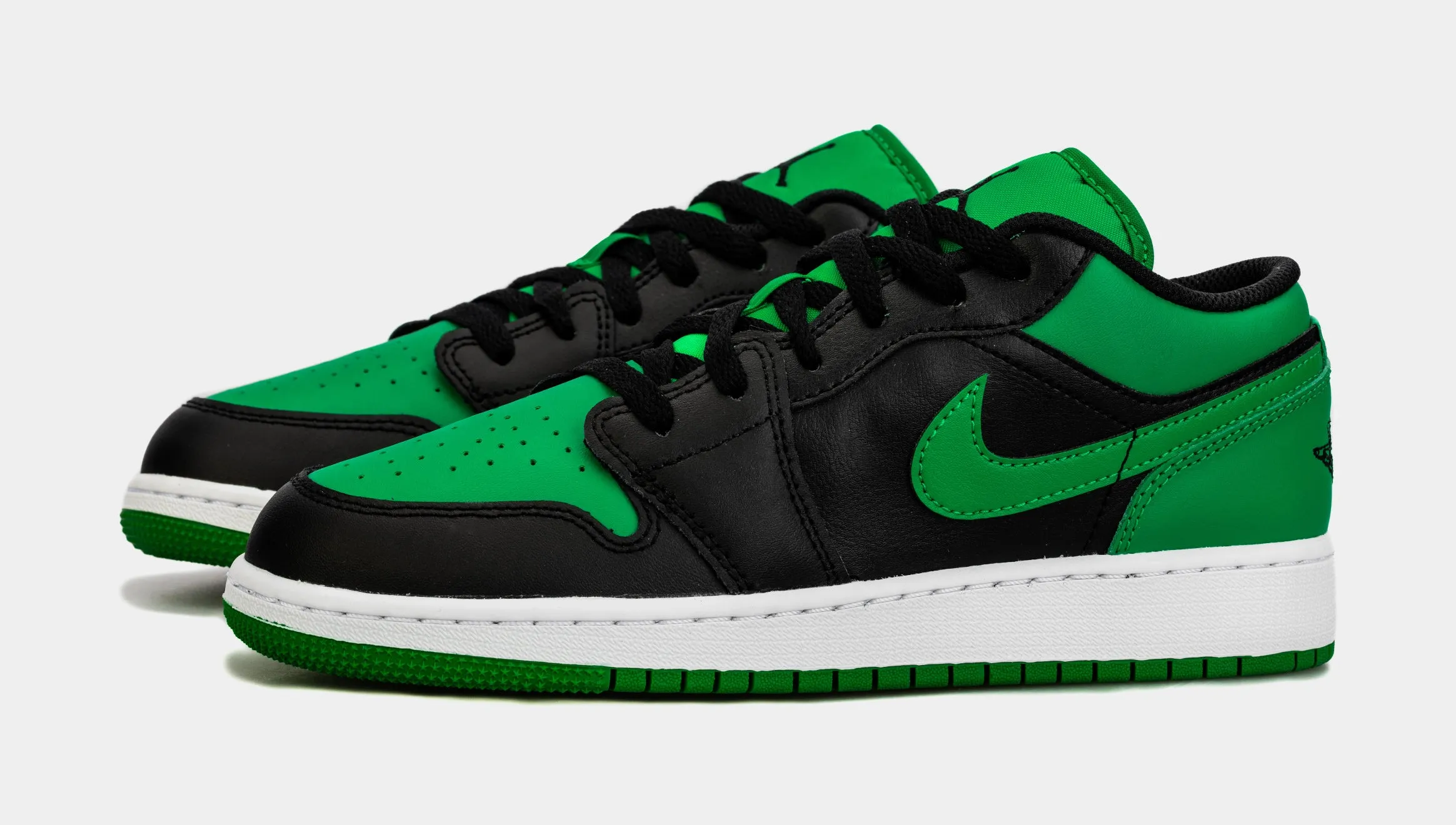 Air Jordan 1 Retro Low Lucky Green Grade School Lifestyle Shoes (Black/Green)