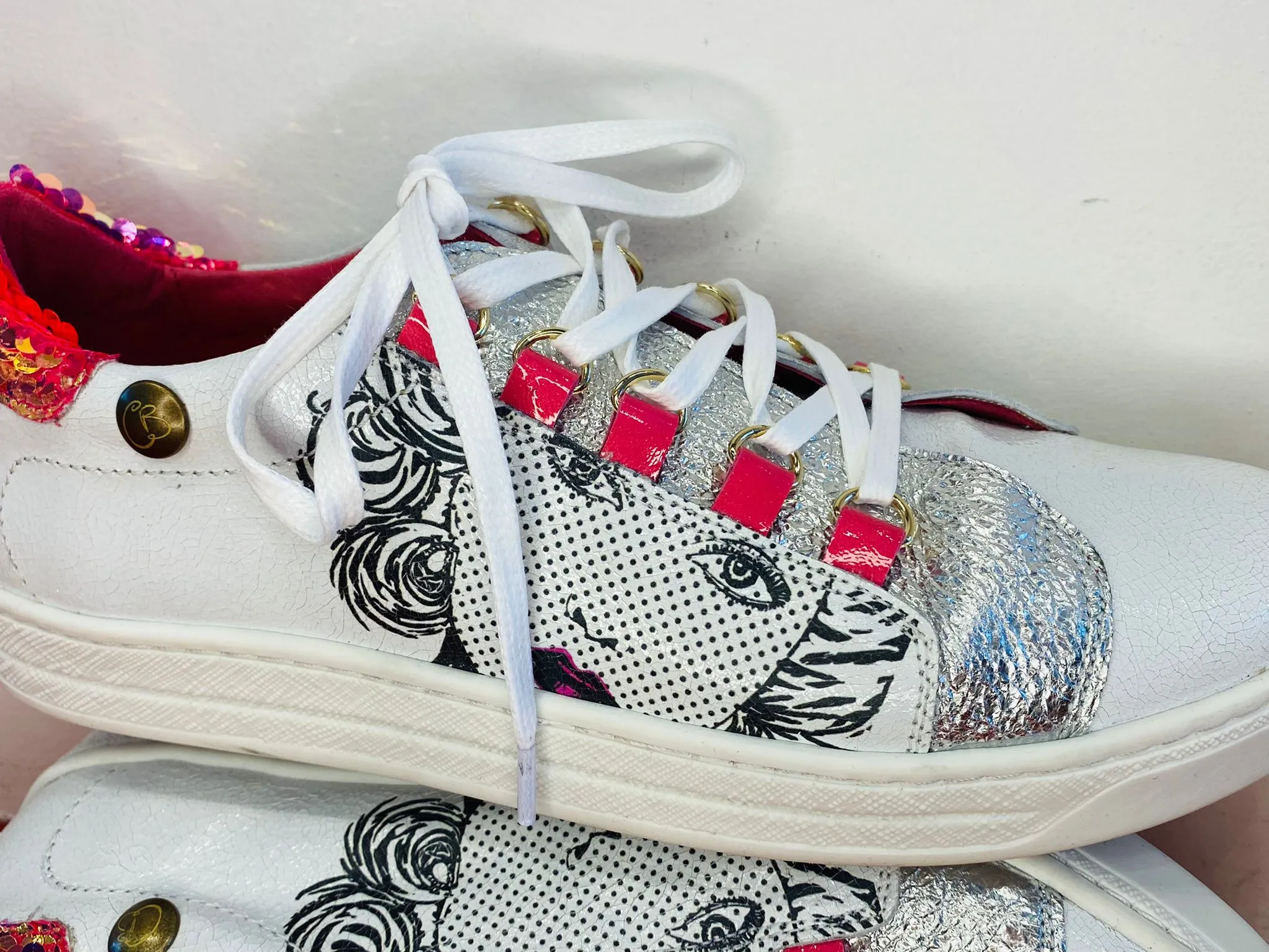 Skate - Royal White Fuchsia Betty sneaker